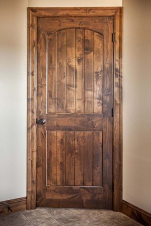 Knotty Elder Door – 112