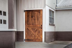 Knotty Pine Door – 114