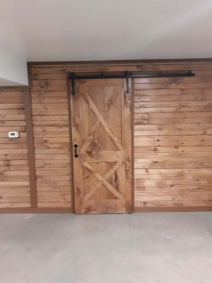 Knotty Pine Door – 124